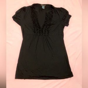 NWOT Ruffled V-Neck Short Sleeved Blouse Size Medium - Long Length